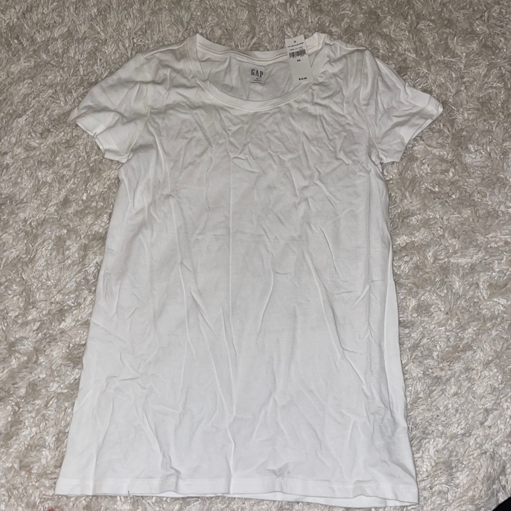 NEW Women’s Gap Tshirt
